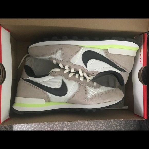 nike internationalist size 6 nike internationalist size 6